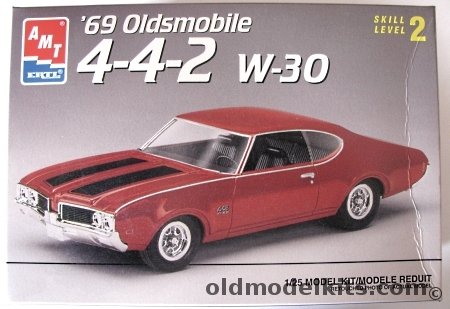 AMT 1/25 1969 Oldsmobile W-30 442 - 2 Door Hardtop - Stock or Drag, 8232 plastic model kit